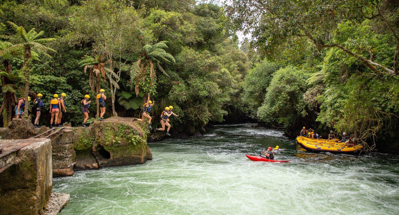 Cliff Jumping rafting in Kaituna, Okere Falls,